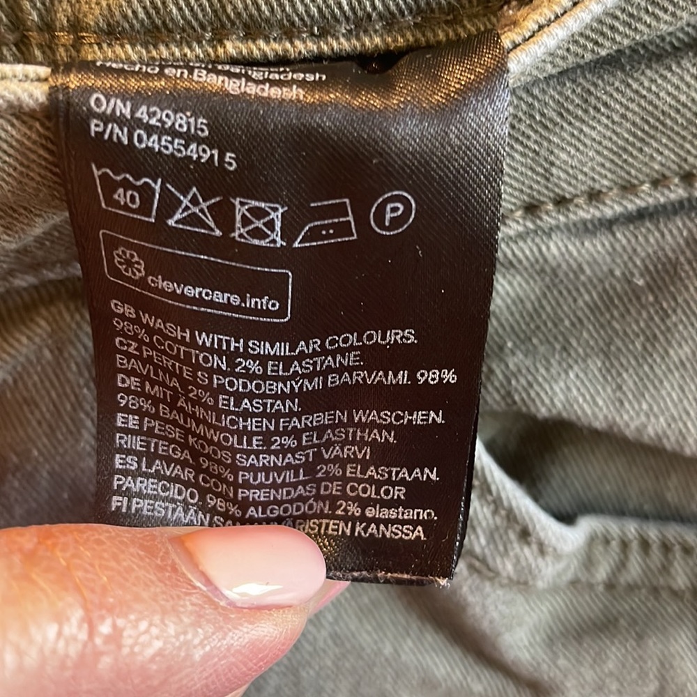 H&M distressed olive shorts - Picture 4 of 4